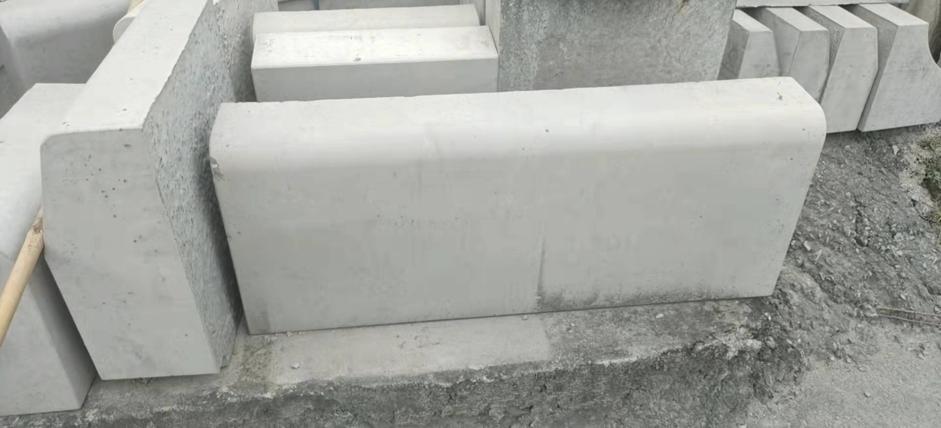 仿花崗巖路側(cè)石